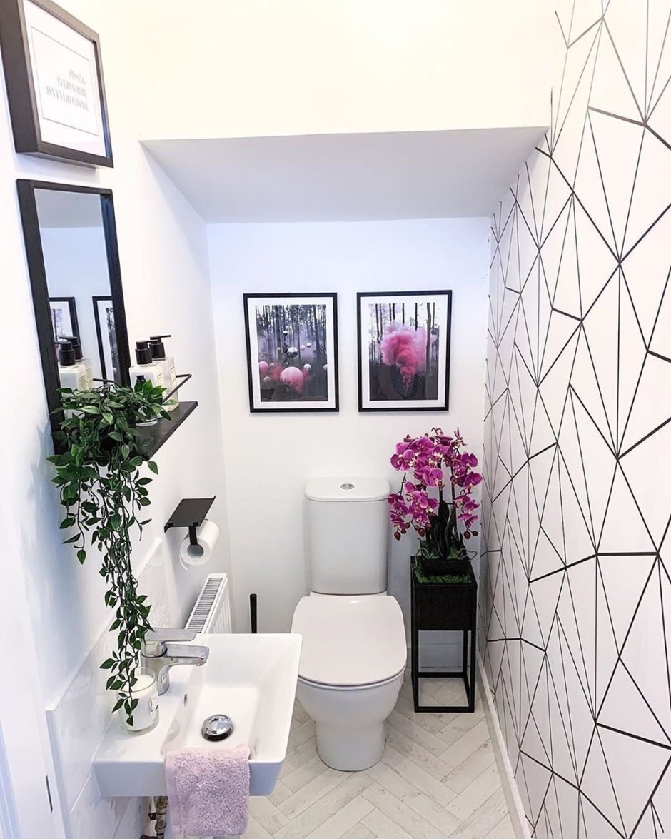 Ванная с двумя раковинами в современном стиле