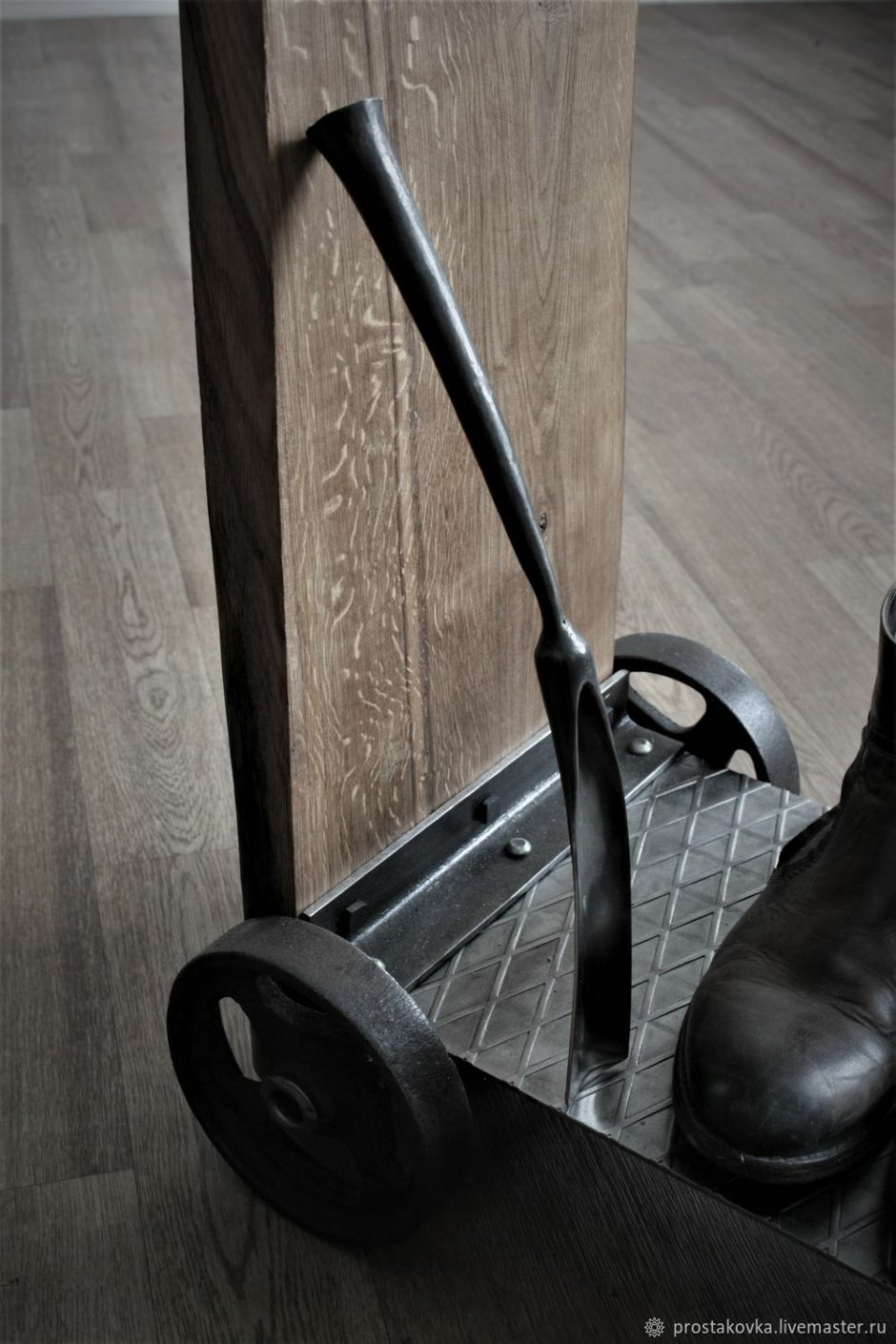 Ложечка для обуви в интерьере