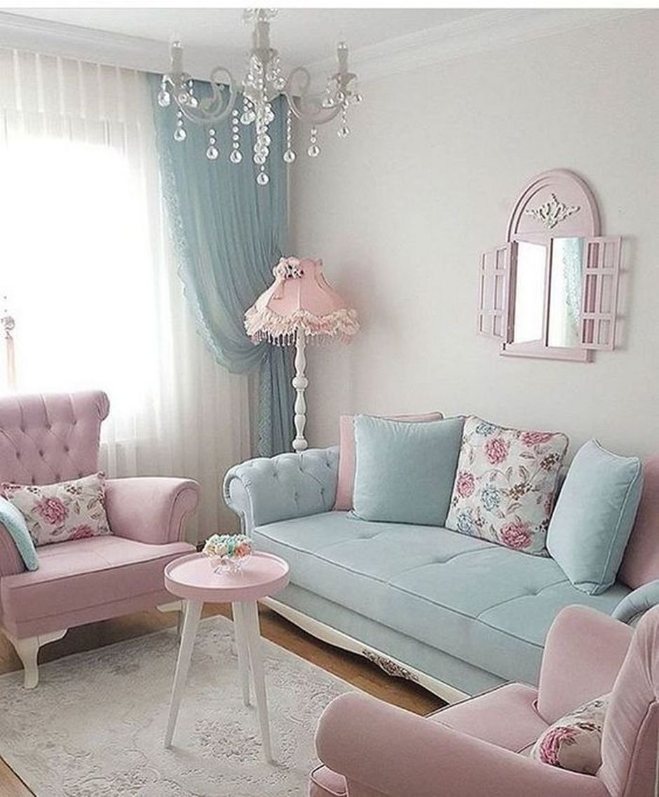 Ментоловый диван в интерьере