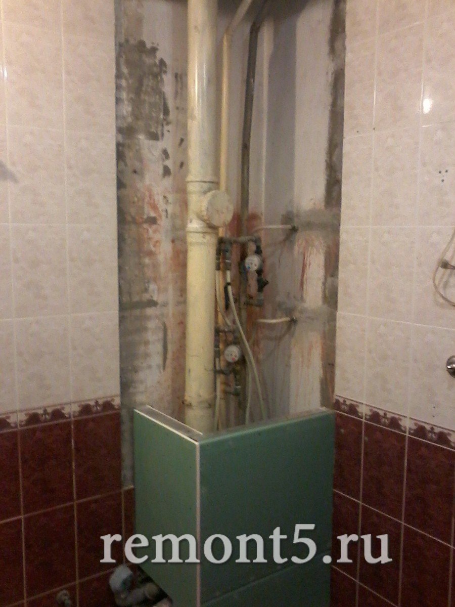 Съемный короб для труб в туал