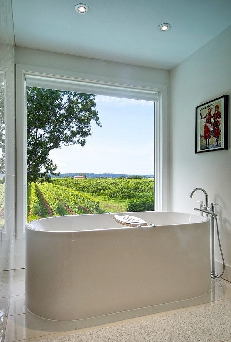 Декоративное окно в ванной