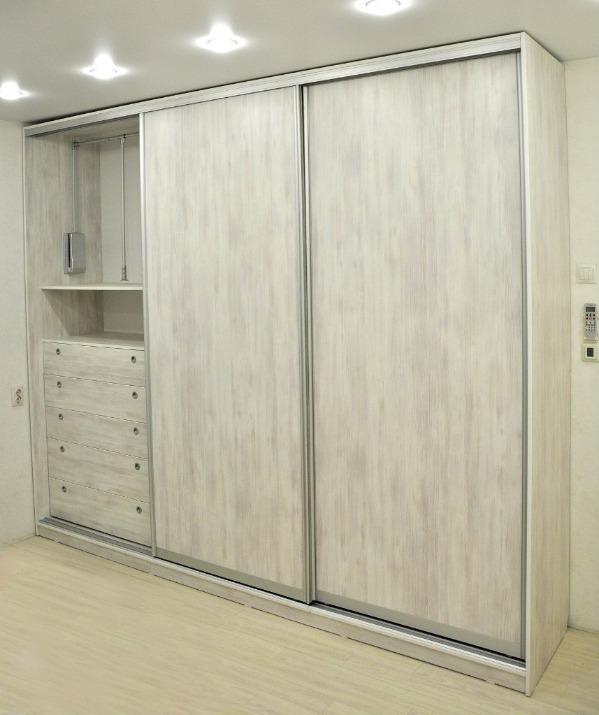 Шкаф купе из ЛДСП Ламарти