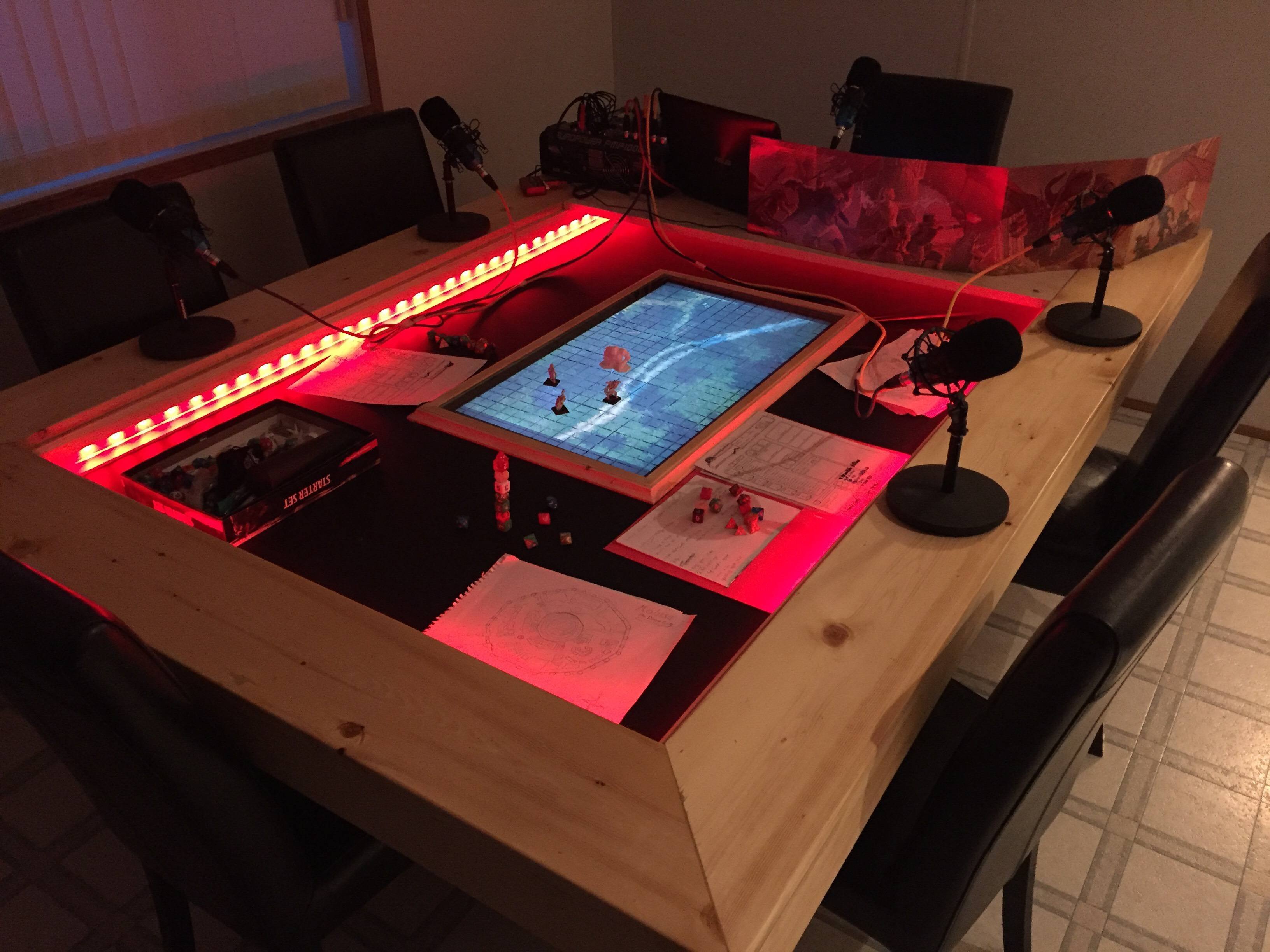 Играть со столом. Игровой стол. Необычный игровой стол. Игровой стол с подсветкой. Стол к игровой приставке.