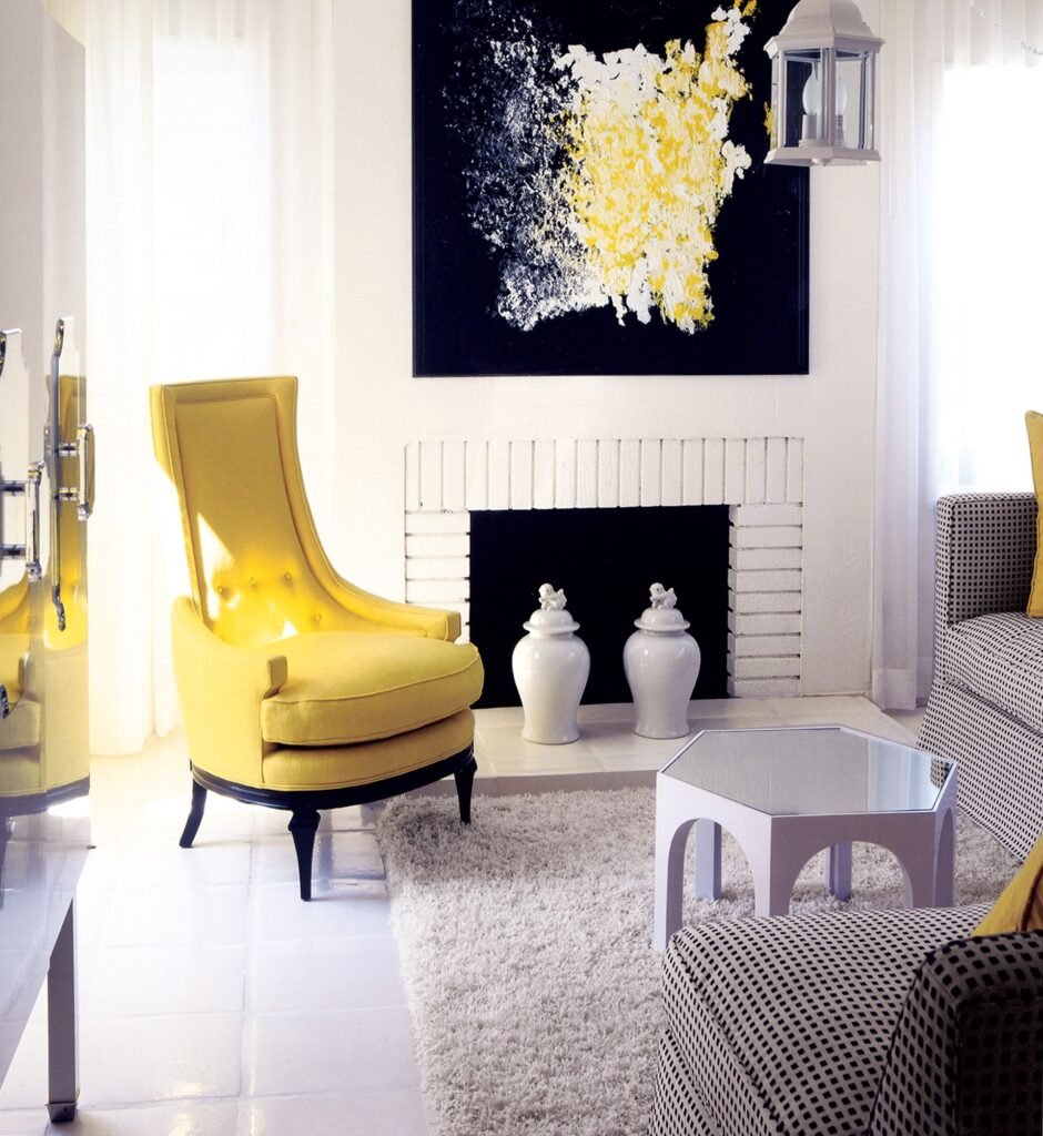 Цветовые акценты в черно белом интерьере