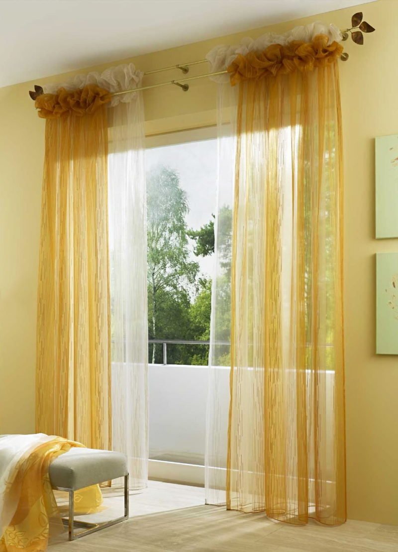 Окна с гардинами и шторами