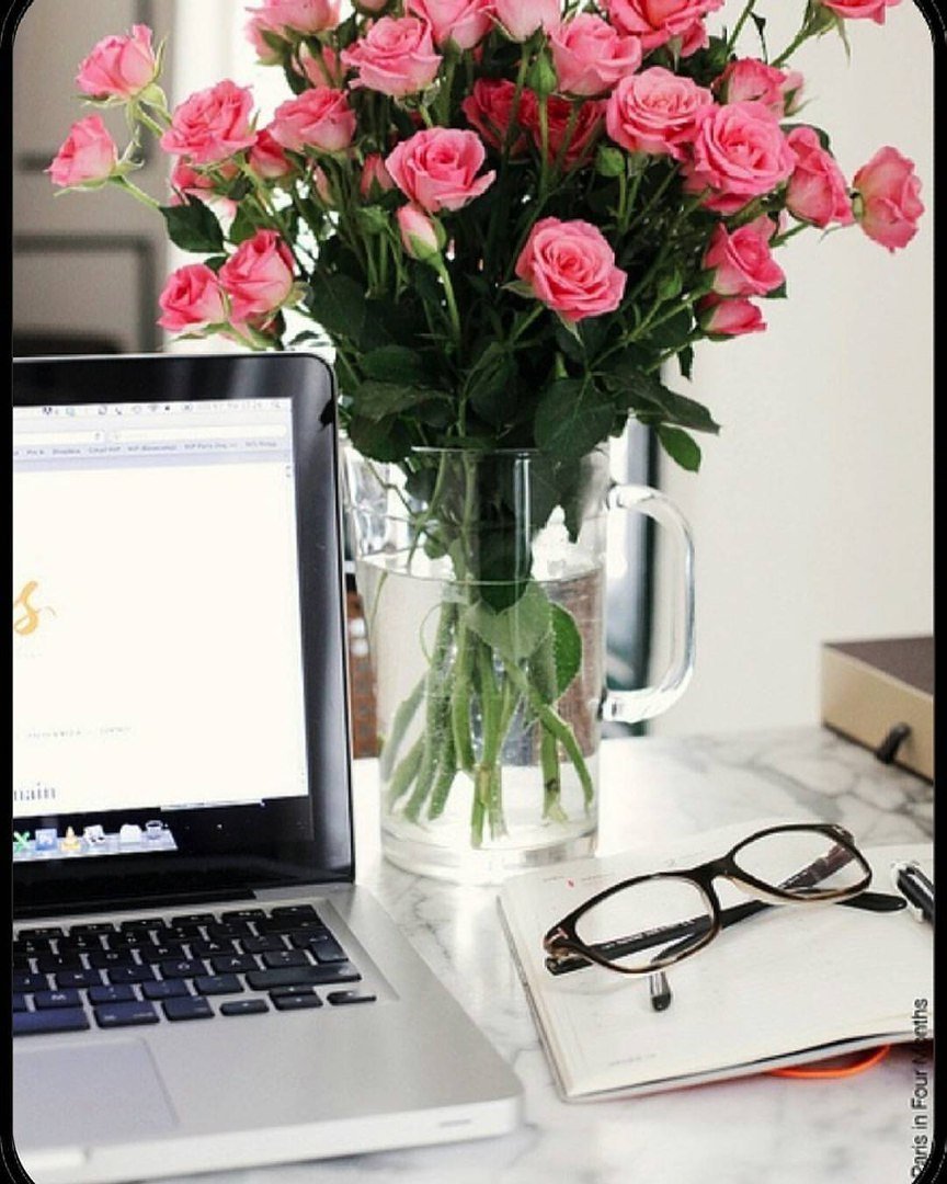 Цветы на офисном столе