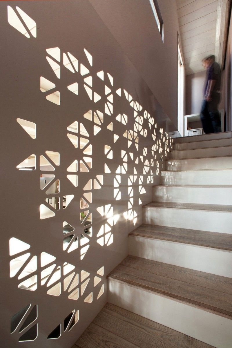 Зеркальная плитка на лестнице