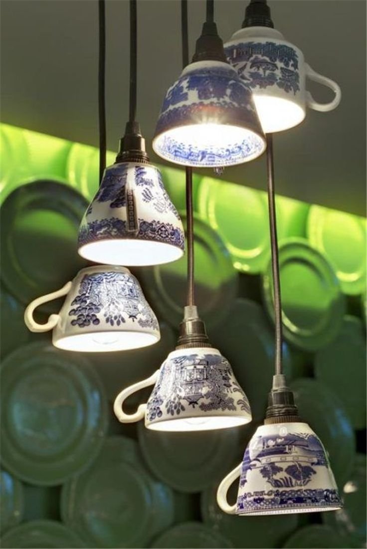 Люстра из чашек на кухню