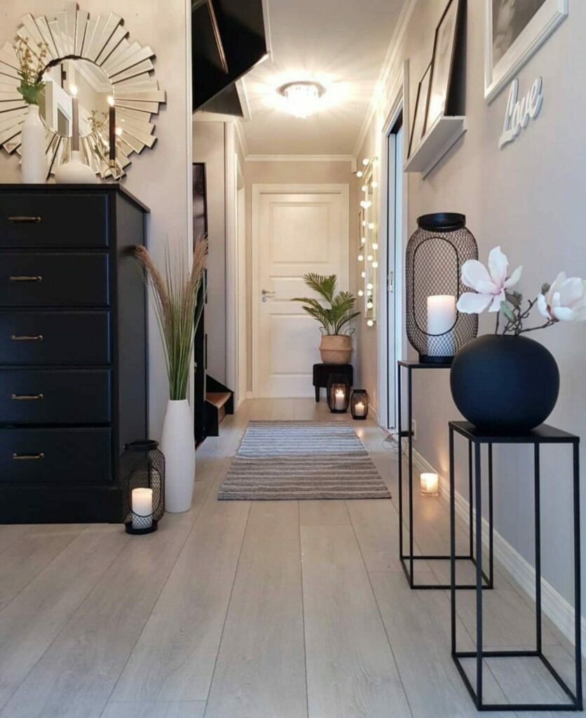 Зеркальная стена в прихожей