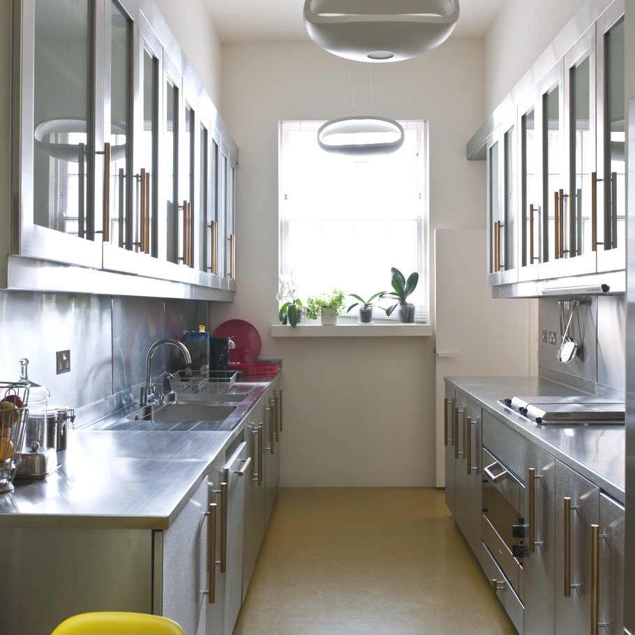 Кухня длинная и узкая интерьер