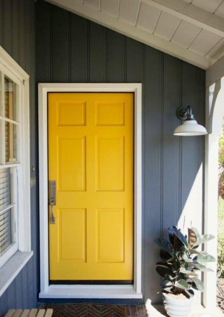 Цветные входные двери