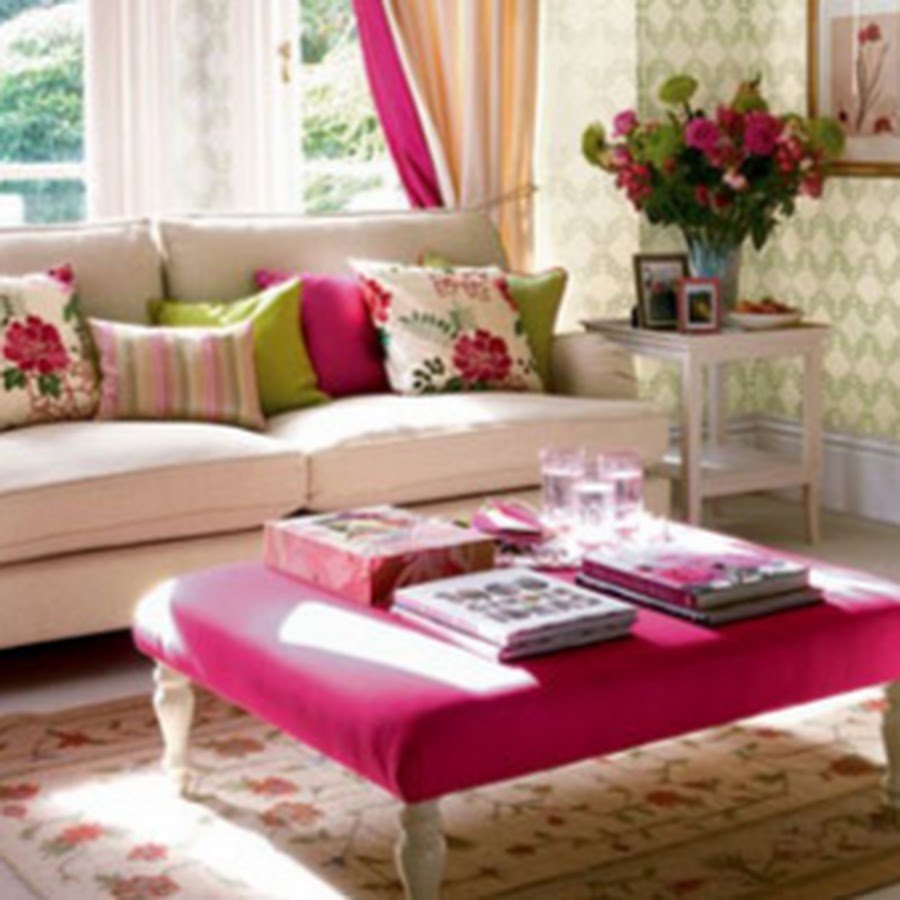 Сочетание розового и зеленого в интерьере гостиной