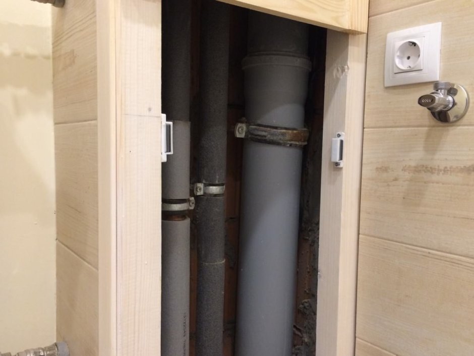 Шкафы в прихожую для закрытия труб