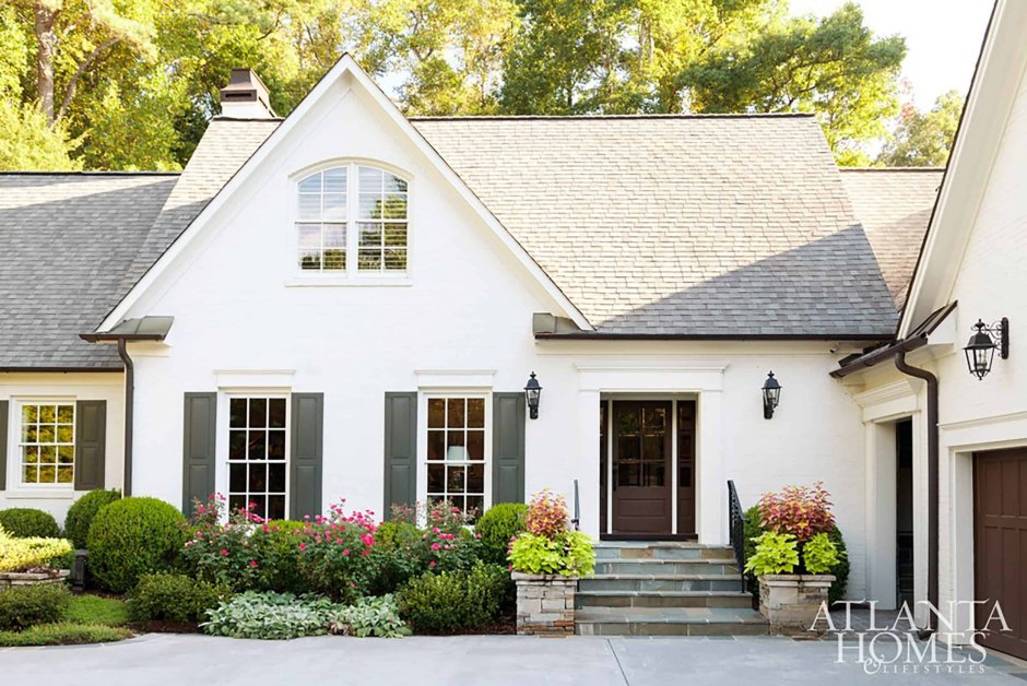 Светлые фасады домов