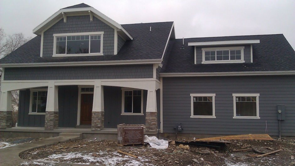 Дом цвета графит