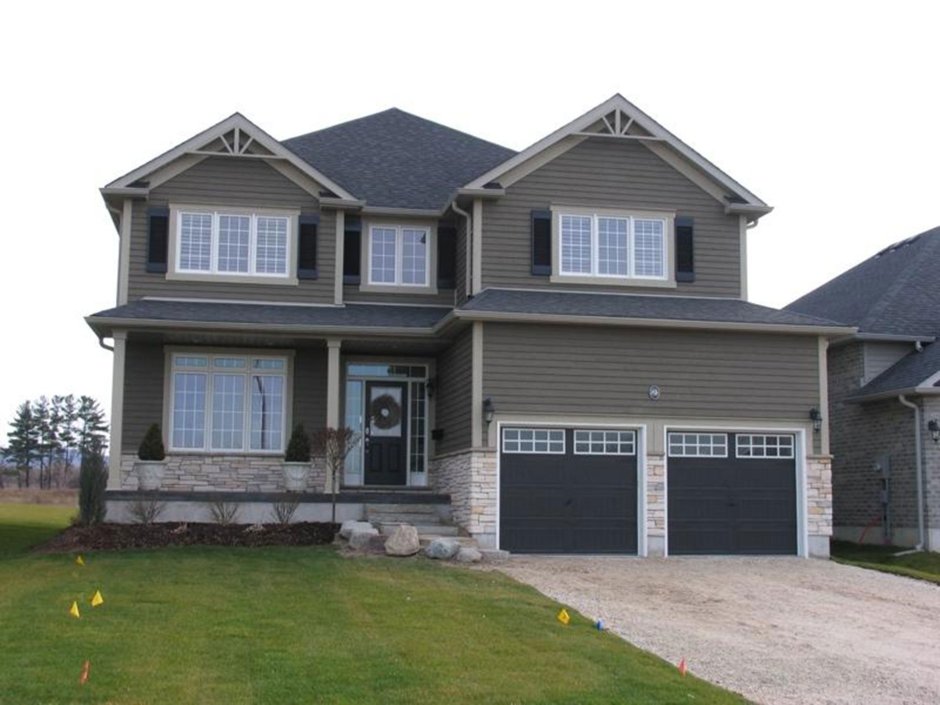 Цоколь в сером доме цвет