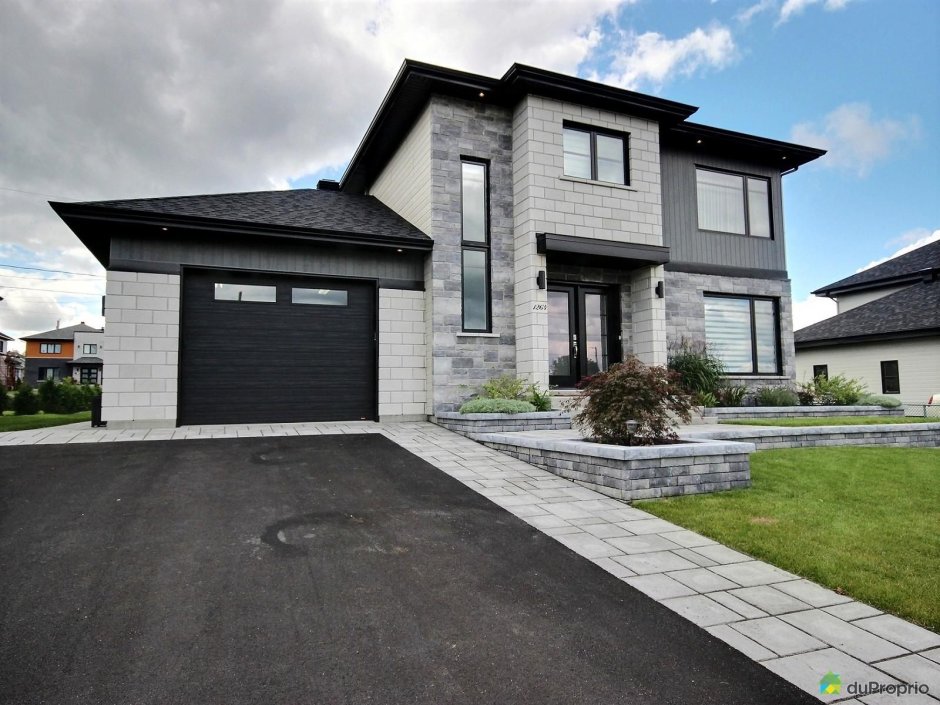 Фасад дома в серых тонах