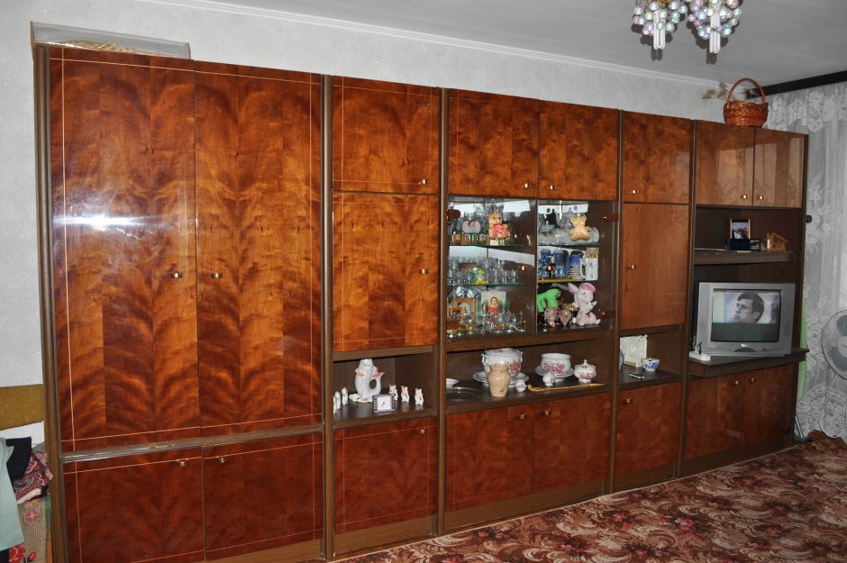 Стенка из дерева