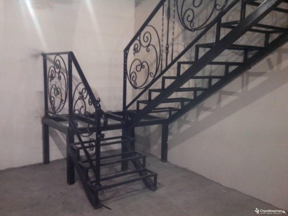 Лестница из профтрубы 80 на 40