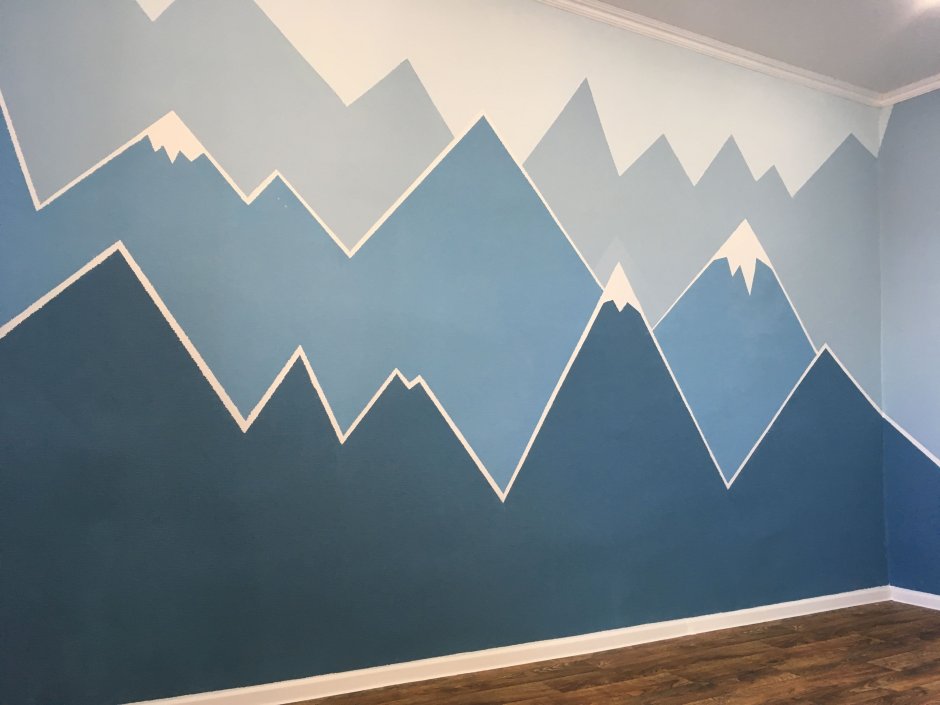 Горы на стене в детской