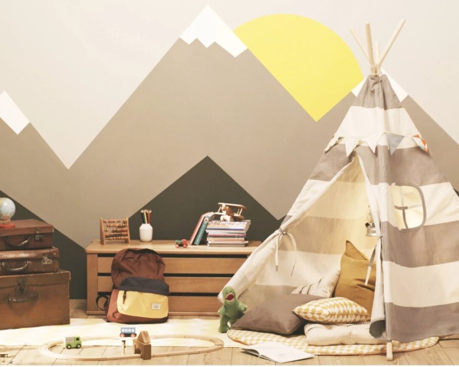 Горы на стене в детской