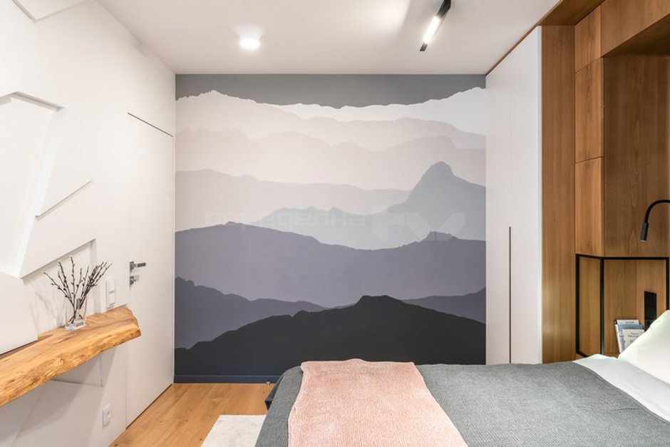 Горы на стене