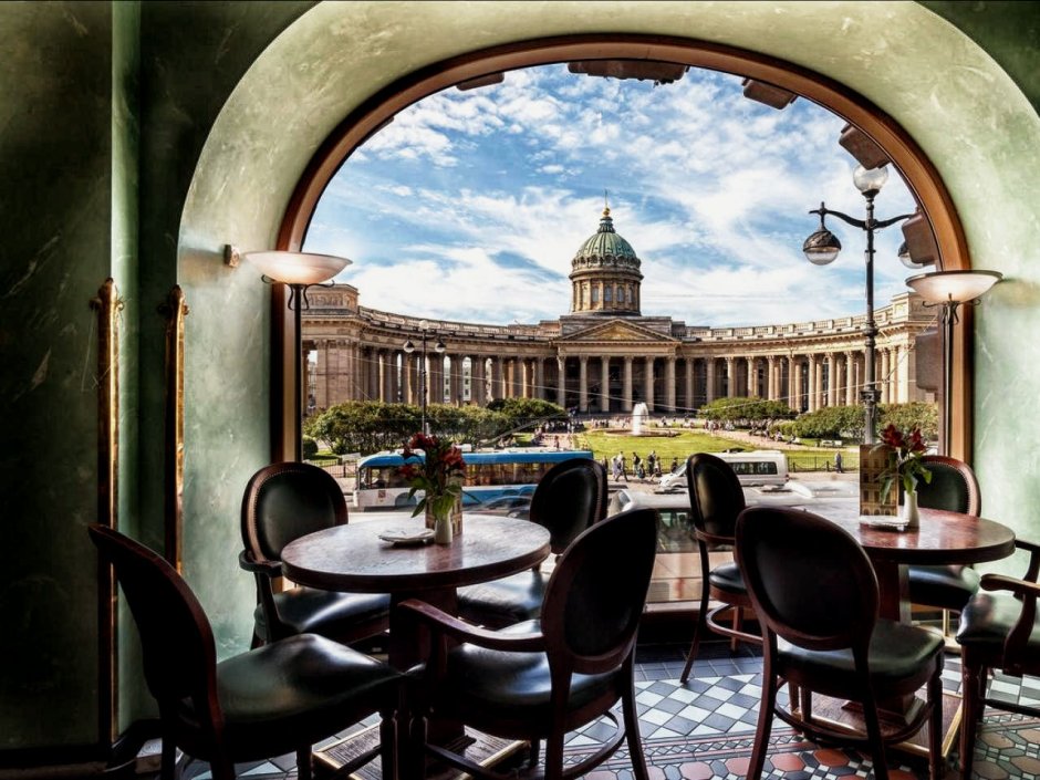 Кафе в доме Зингера в Санкт-Петербурге