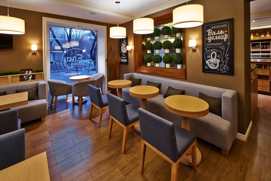 Интерьер маленького кафе