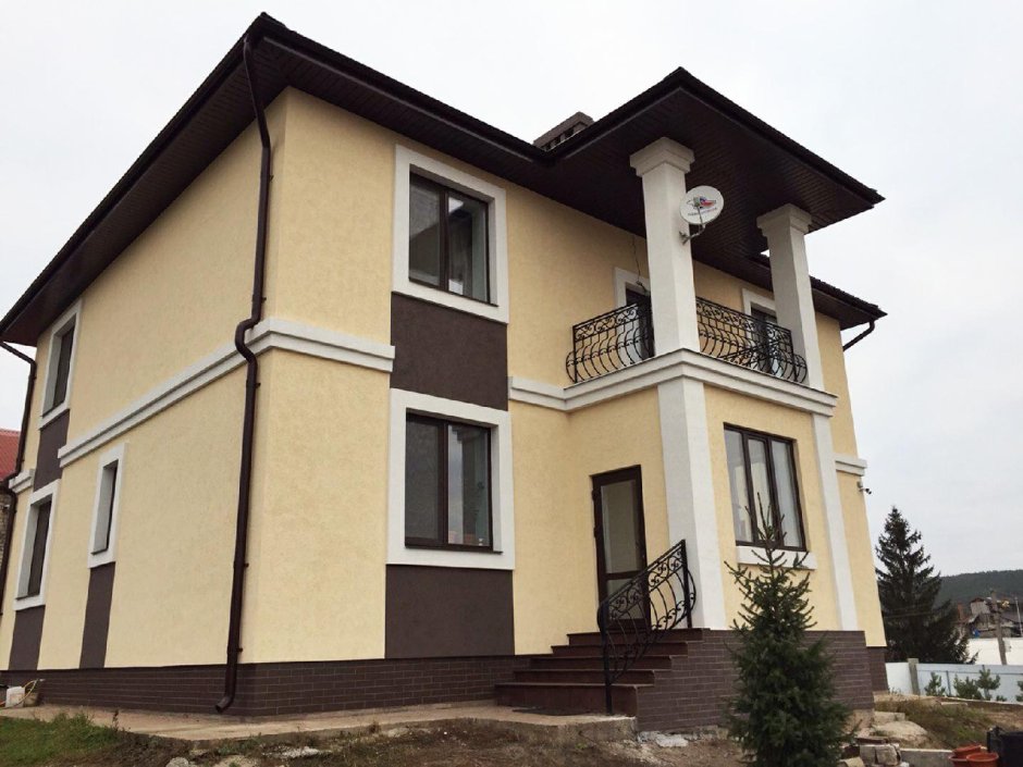 Двухцветные фасады домов