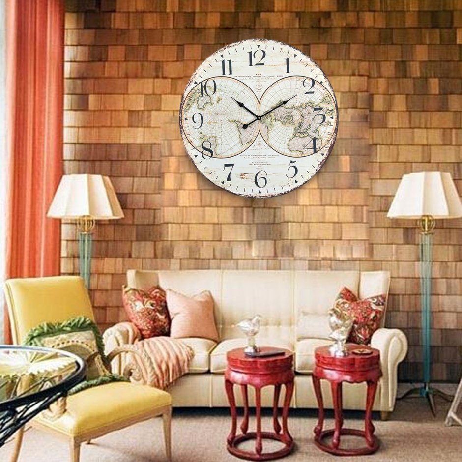 Настенные часы в интерьере гостиной
