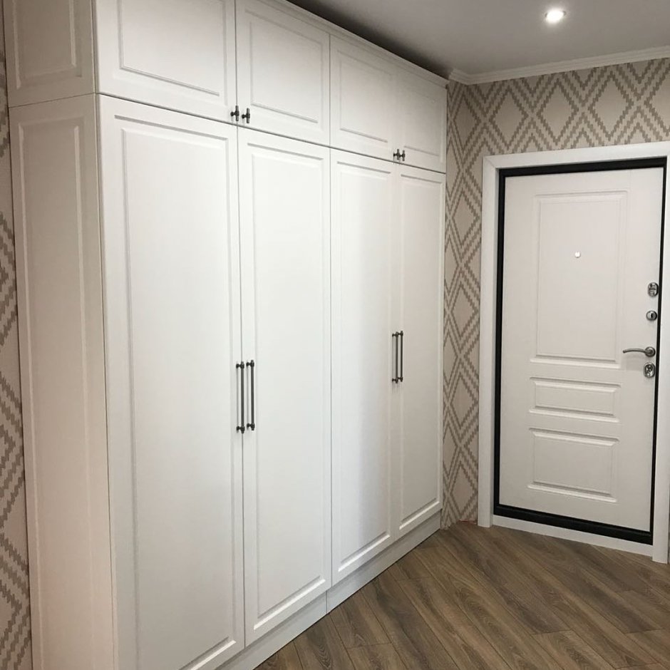 Белый шкаф в прихожую