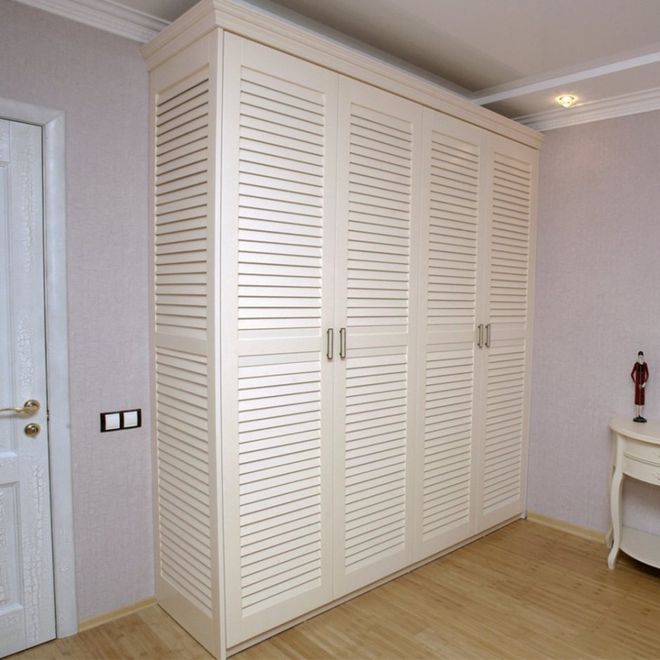 Гардероб для начальной школы с рольставней