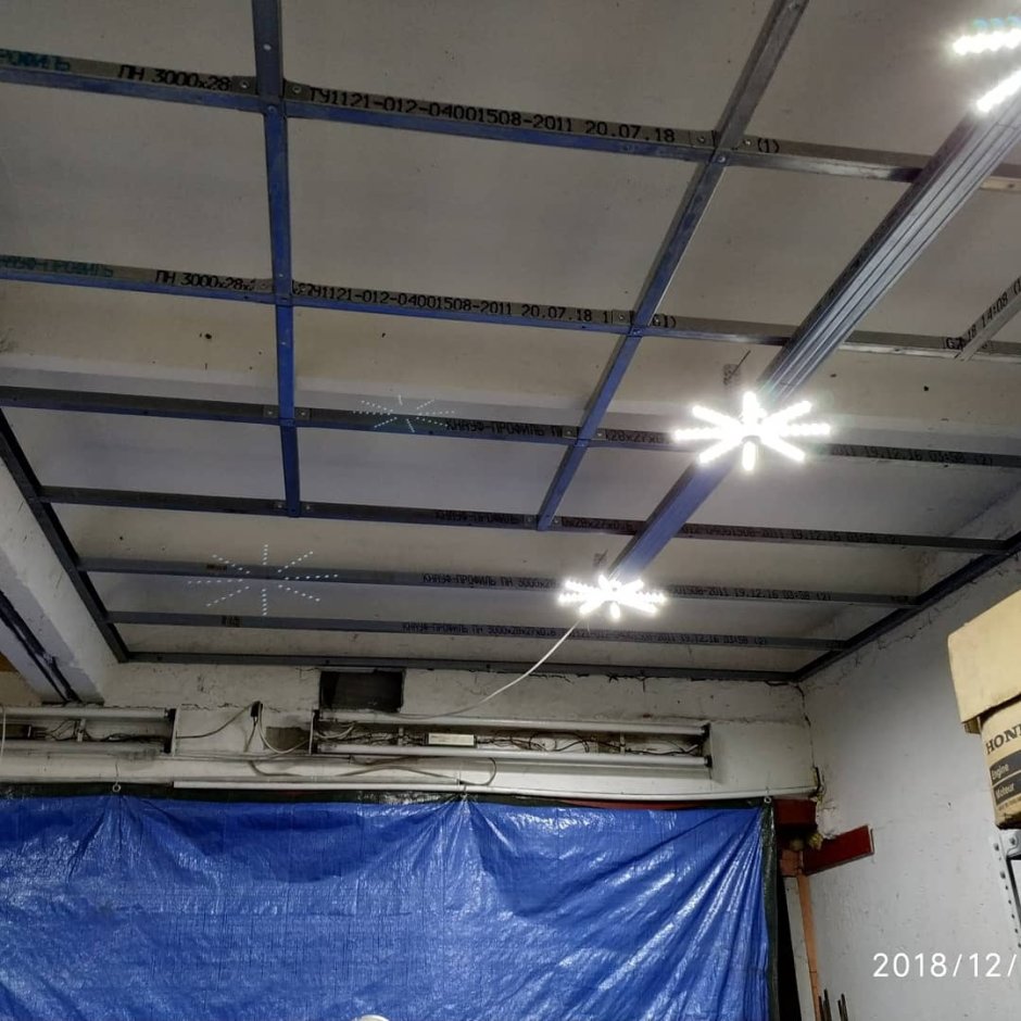 Потолок из оргстекла с подсветкой