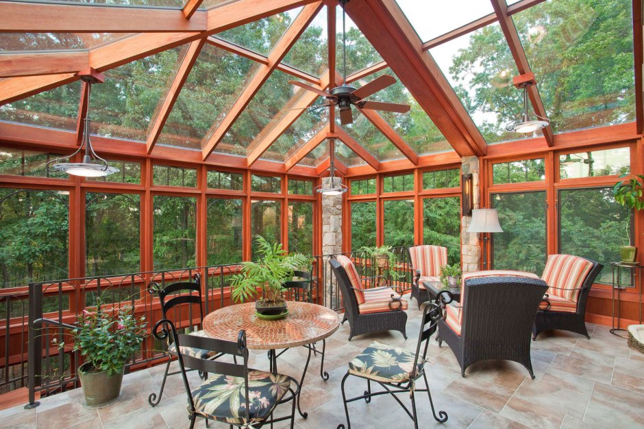 Крыша из прозрачного поликарбоната