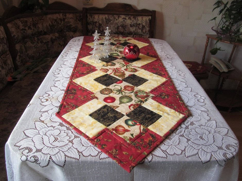 Новогодняя дорожка на стол своими руками