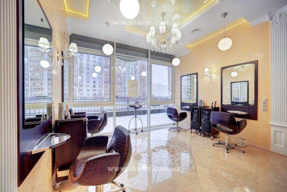 Парикмахерская с панорамными окнами