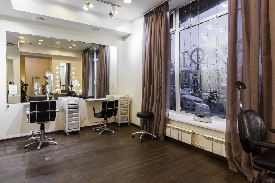 Окна в салоне красоты