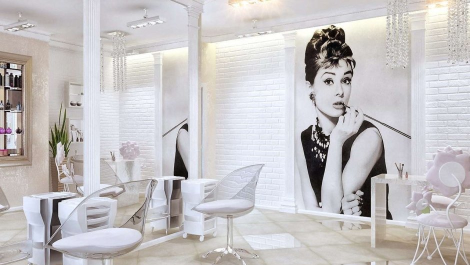 Декор окна в салоне красоты