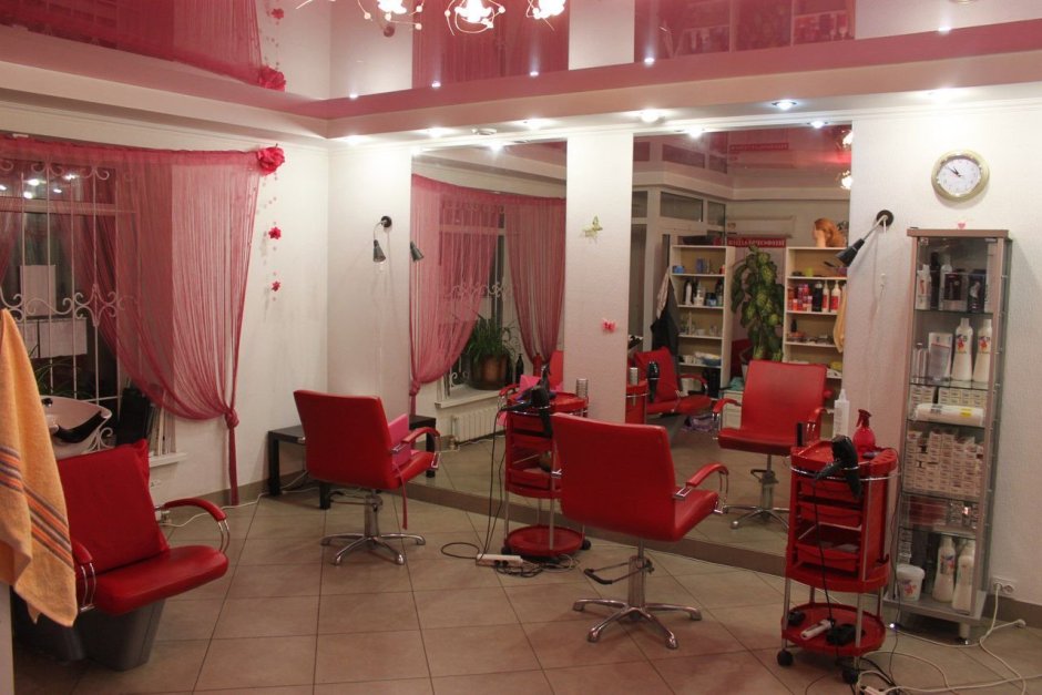 Шторы в салоне красоты