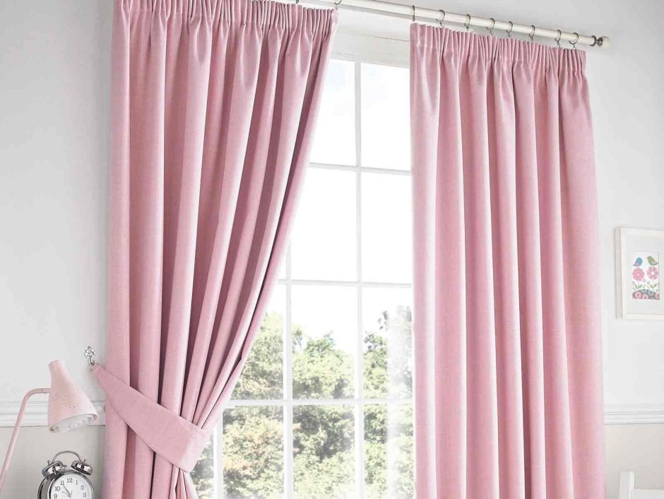 Серо розовые шторы в интерьере