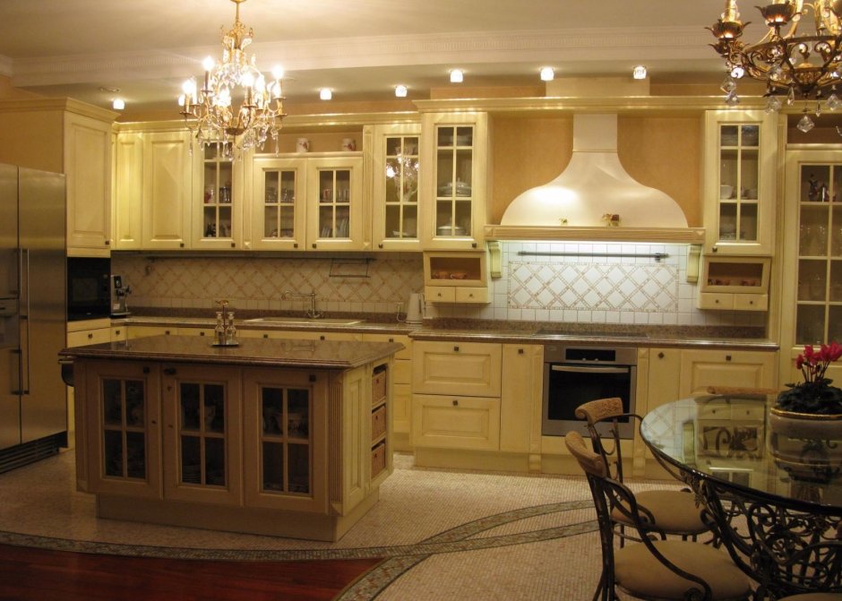 Вытяжка для кухни в классическом стиле