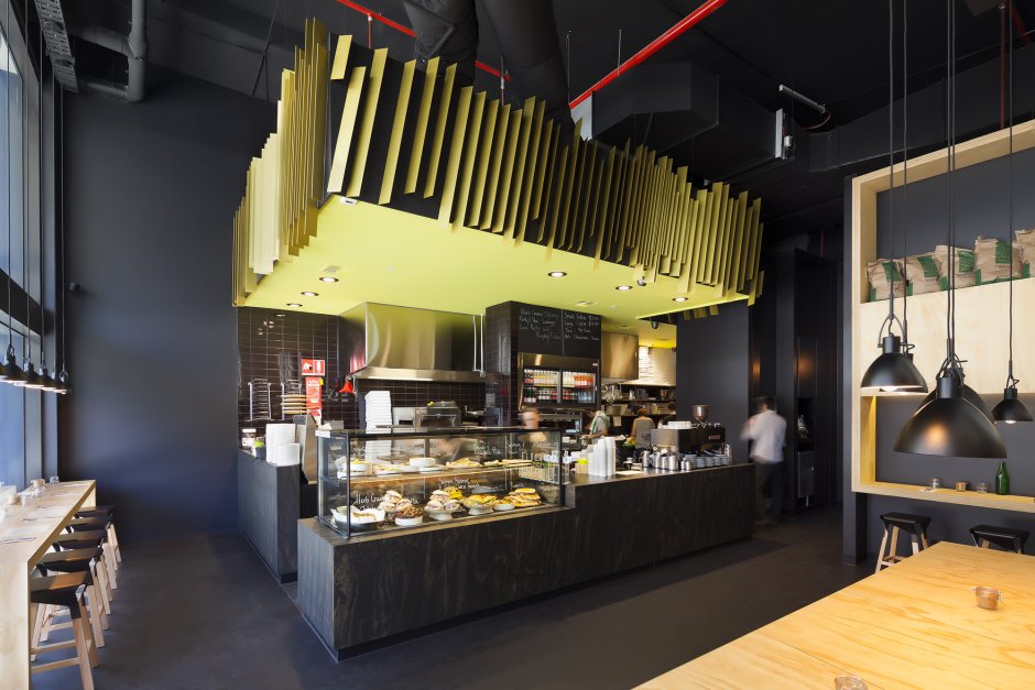 Интерьер пиццерии с открытой кухней