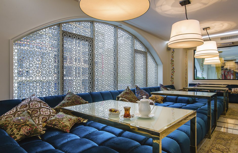 Окна в кафе в Восточном стиле