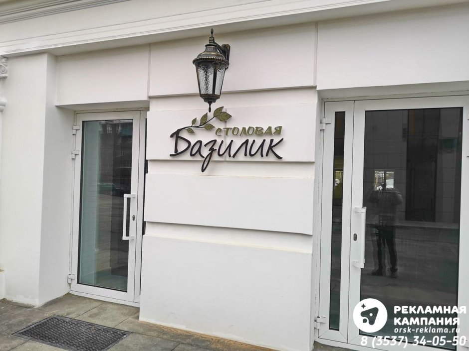 Светлый интерьер кафе