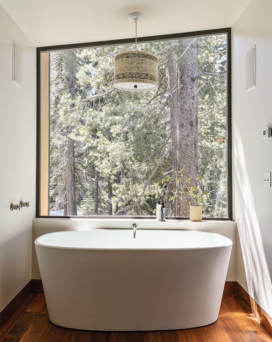 Имитация окна в ванной комнате