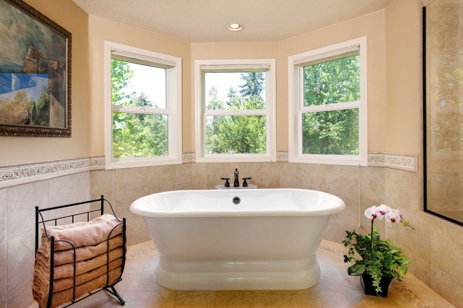 Угловое окно в ванной