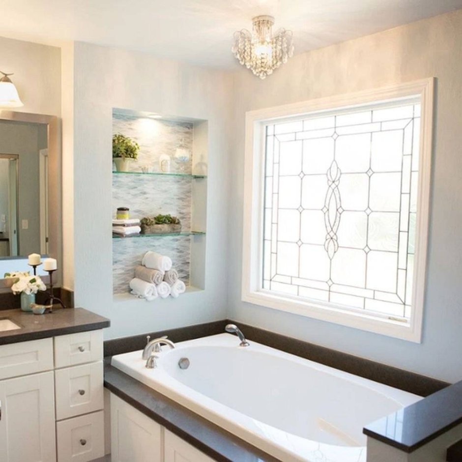 Имитация окна в ванной комнате