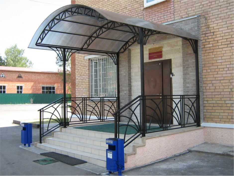 Крыльцо с навесом