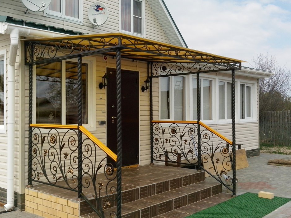 Крыльцо с навесом