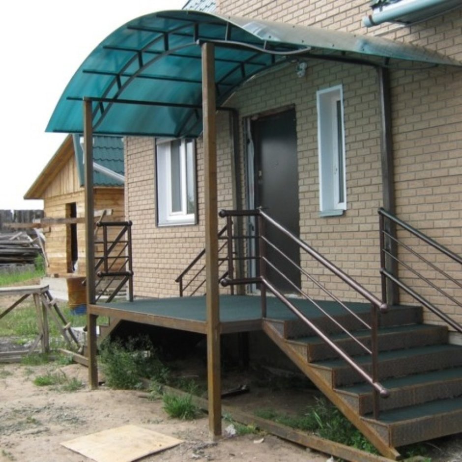 Крыльцо для частного дома из металла